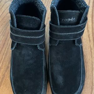*SOLD* Women Propet Black Suede Delaney Winter Boot 9 Wide W EE Like New.